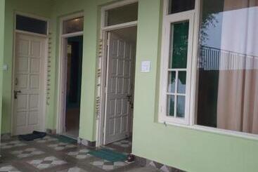 فندق صغير Himalayan Triund Trekking And Mountain View