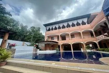 Hotel Dinah S Tourist Inn