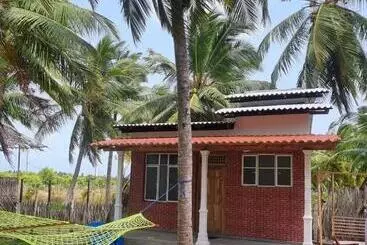 هتل Yellow Breeze Villa