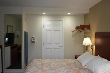 בית מלון כפרי Redwood Inn