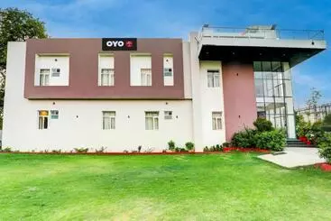 Super Hotel O Gomti Nagar Vigyan Khand