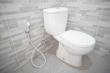 Hotel Oyo 93185 Ayani Guest House