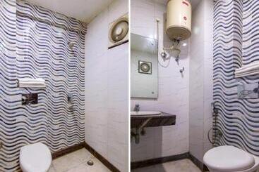 Hotel Shyam   In Front Of Ndls Station