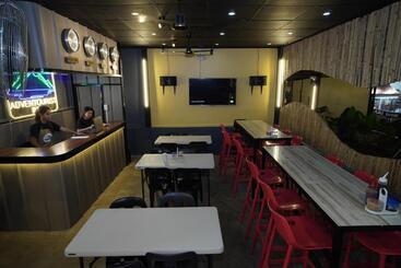 Hostel Adventourist Inn