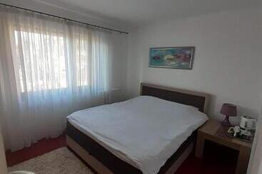 پانسیون Apartmani Zaara