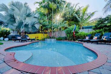 پانسیون Sexy Vibe1/private Room/ Outdoor Shower/heat Pool/