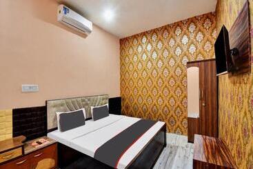 Collection O 81174 Hotel Hindustan International