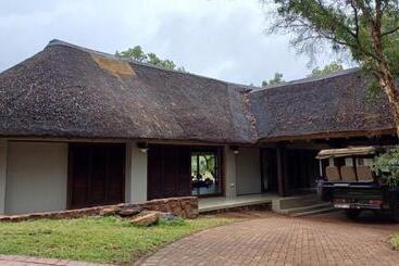 בית מלון כפרי Ilanga Safari Lodge   Welgevonden Game Reserve