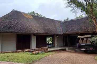 Hotelli Ilanga Safari Lodge   Welgevonden Game Reserve