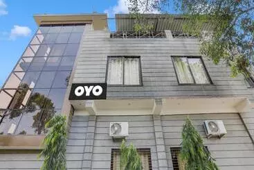 Hotelli Oyo Flagship 81275 Rg Sumanglam Farms