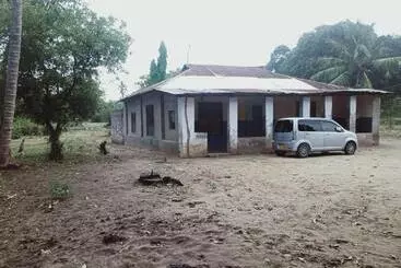 Chikuku Ford Farm House