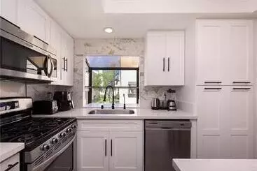 Huoneistohotelli Private Room In Beautiful Modern Calabasas Townhouse