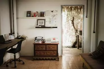 Alberg Dormitory At Semadi Living