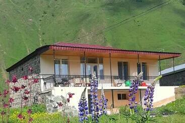 پانسیون Cozy Hotel Kazbegi