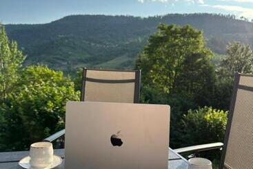 پانسیون Mirest   котеджі в горах із чаном джакузі