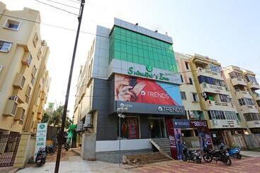 هتل Oyo Flagship Subudhi S Inn