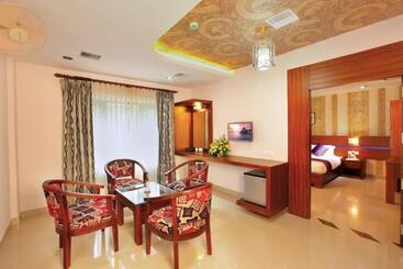 Hotelli Vkj International Kuttampuzha