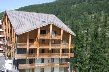 هتل آپارتمان L Ecrin Des Neiges