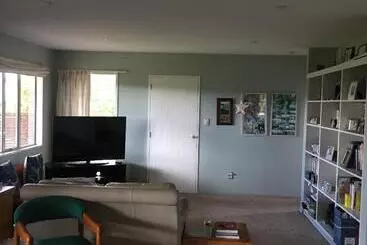 Pensión Waikuku Beach Apartment
