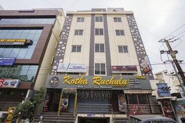 Hotel Iroomz Grand Aarvi Suites