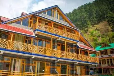 Hotelli Cafe Saffron & Cottages