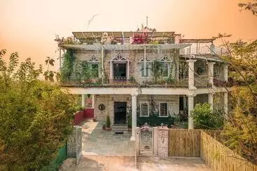 Hotel Moonstone, Bhopal, Amã Stays & Trails