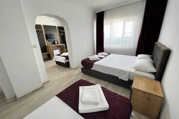 تختخواب و صبحانه Akçay Pier Hotel & Beach