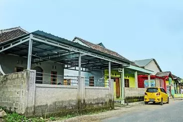 Hotel Sahabat Kost Syariah Pacitan By Oyo