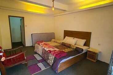 Mirza Hotel And Restaurant