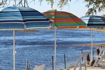 Pension (Hôtel basse catégorie) Serenity River Front Gardens Resort