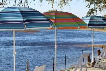 پانسیون Serenity River Front Gardens Resort