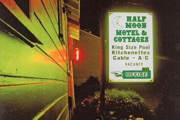Half Moon Motel & Cottages