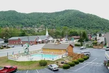 ホテル Castlewood Inn