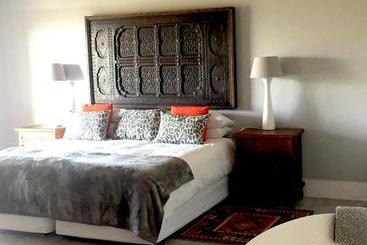 Hotelli Moonstruck On Pringle Bay Guesthouse