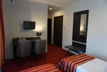 Hôtel Restauracja Varia