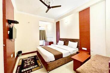 Subham Beach Inn ! Puri Near Sea Beach And Temple Fully Air Conditioned Hotel With Lift And Parking