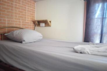 הוסטל Ferdinand Apartments