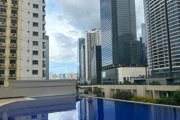 هتل Affordable Staycation Airbnb Bgc