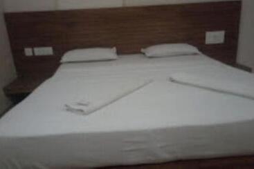 Hotel Mandara Residency,padu