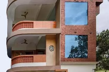 Pension Rams Guest House Meadows Near Lulu Mall & Kims Hospital
