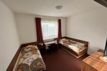 Panzió Ubytovanie Pod Bielymi Karpatmi