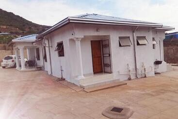 פנסיון Jmd And Fivhilini Guest House