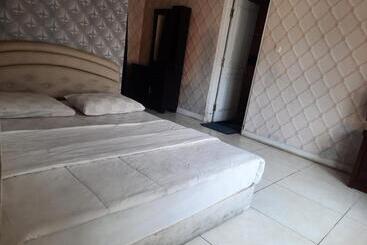 Szálloda Capital O 93529 September House