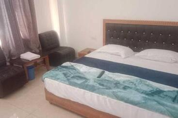 בית מלון כפרי Midway Inn