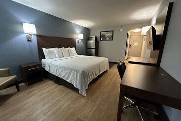 Общежитие Hometowne Studios By Red Roof Lancaster