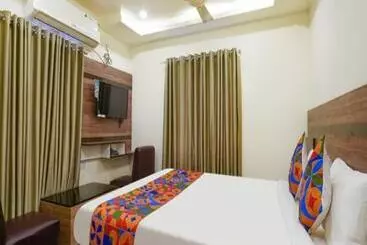 Otel Rajvihari Residency