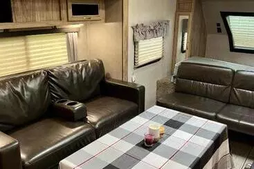 Hotelli Mineral River Eco Village