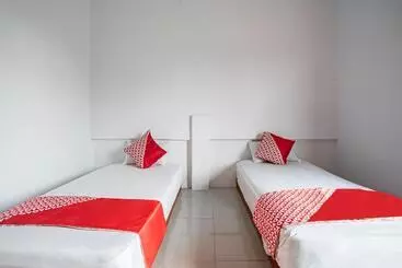 Hotel Oyo 93476 Owo Guest House Syariah