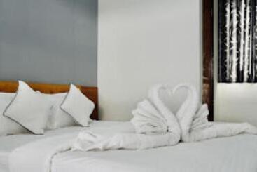 Hotel Santeria Inn Surat