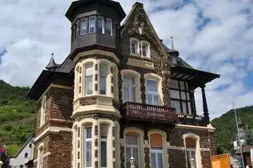 Aamiaismajoitus (B&B) Villa Cornely